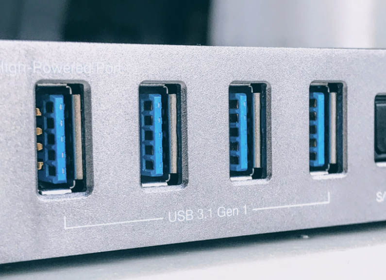 ¿Por qué los puertos USB tienen diferentes colores? Descubre su significado