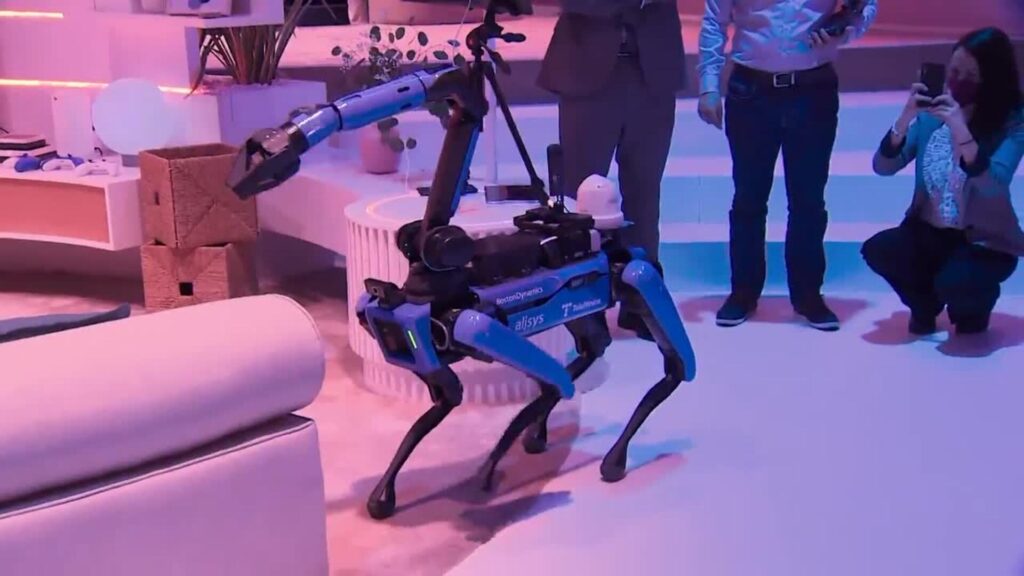 Robot mostrando sus cualidades