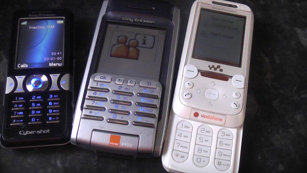 Sony ericsson W800i junto a sus hermanos mas avanzados
