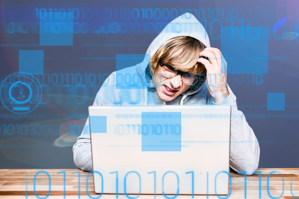 Descubre por qué piratear Windows puede poner en peligro tu seguridad en línea. Conoce los peligros ocultos de las versiones piratas...