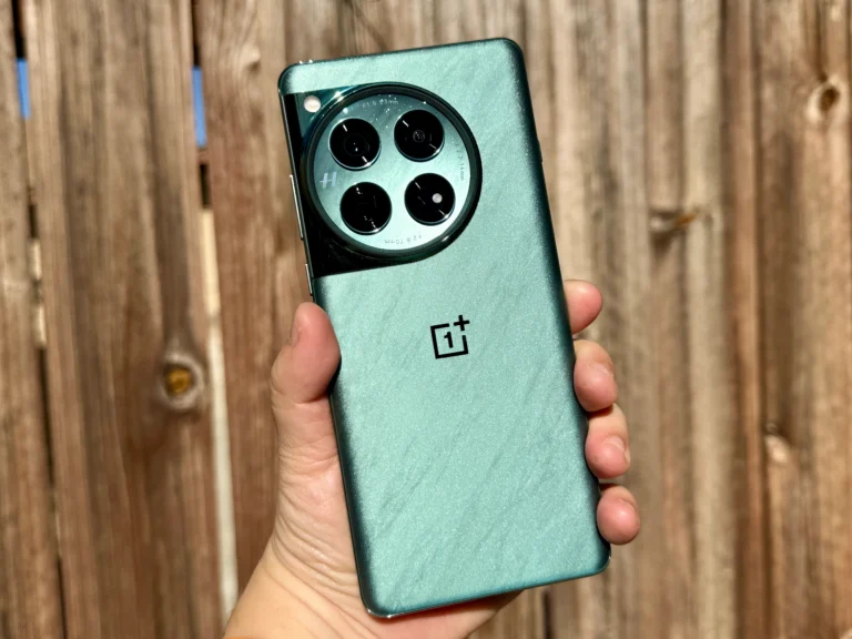 Descubre el futuro de la tecnología móvil con el OnePlus 12, un smartphone Android revolucionario que redefine la excelencia