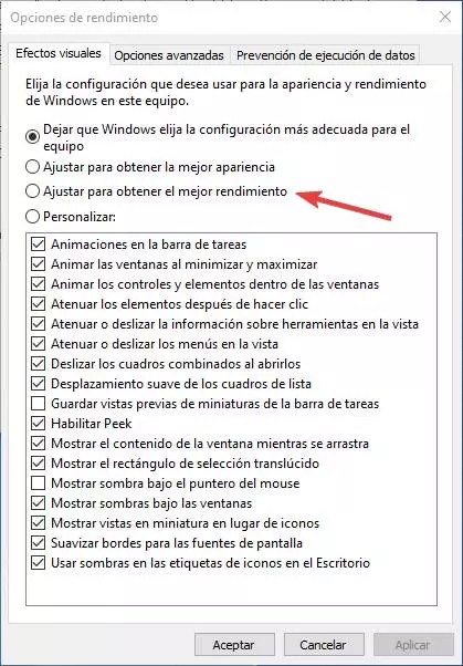 Mejora el rendimiento de Windows 10 al desactivar los efectos visuales innecesarios. Descubre cómo ajustar la configuración para una experiencia más fluida
