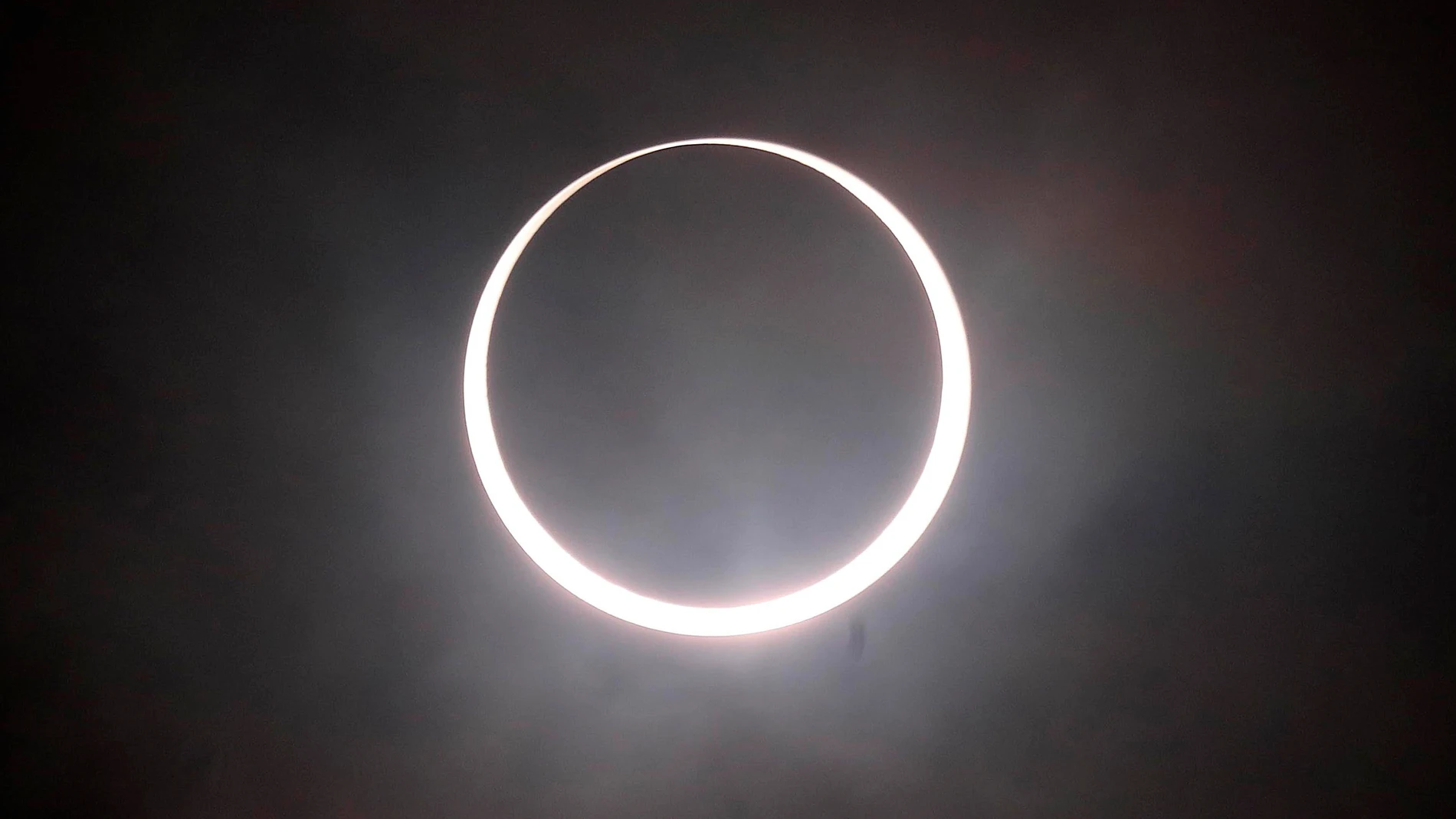 Descubre cómo se vivió el emocionante eclipse solar total en México y América del Norte, con detalles sobre el impacto del fenómeno
