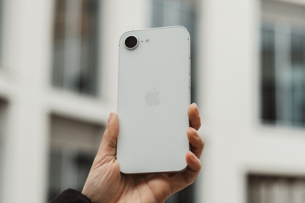 El rumor sobre el supuesto Apple iPhone 16e ha generado un gran revuelo en el mundo de la tecnología, especialmente entre los seguidores de la marca