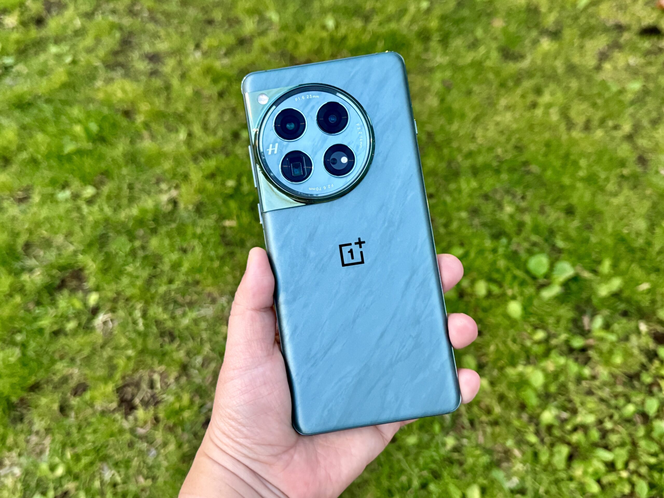 OnePlus 12 5G: Mi Experiencia de un Año con el Rey de la Gama Alta