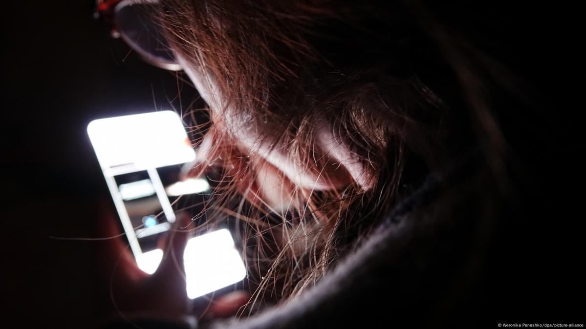 Desnudos falsos con IA desatan ola de extorsión digital