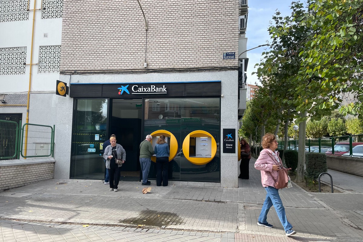 Una caída en el sistema de Redsys colapsa los pagos en España: Bizum, datáfonos y cajeros dejan de funcionar