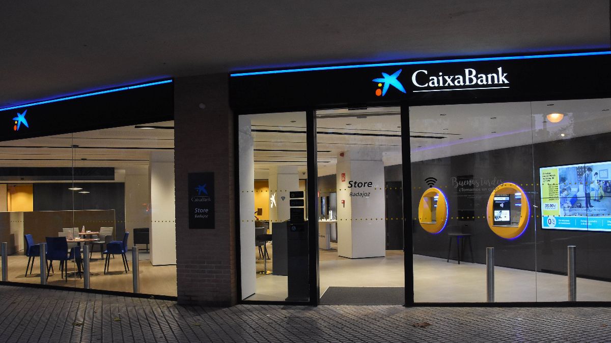 CaixaBank regala 250 euros, una Smart TV de Samsung 4K o un cupón de 400 euros por cumplir estos requisitos