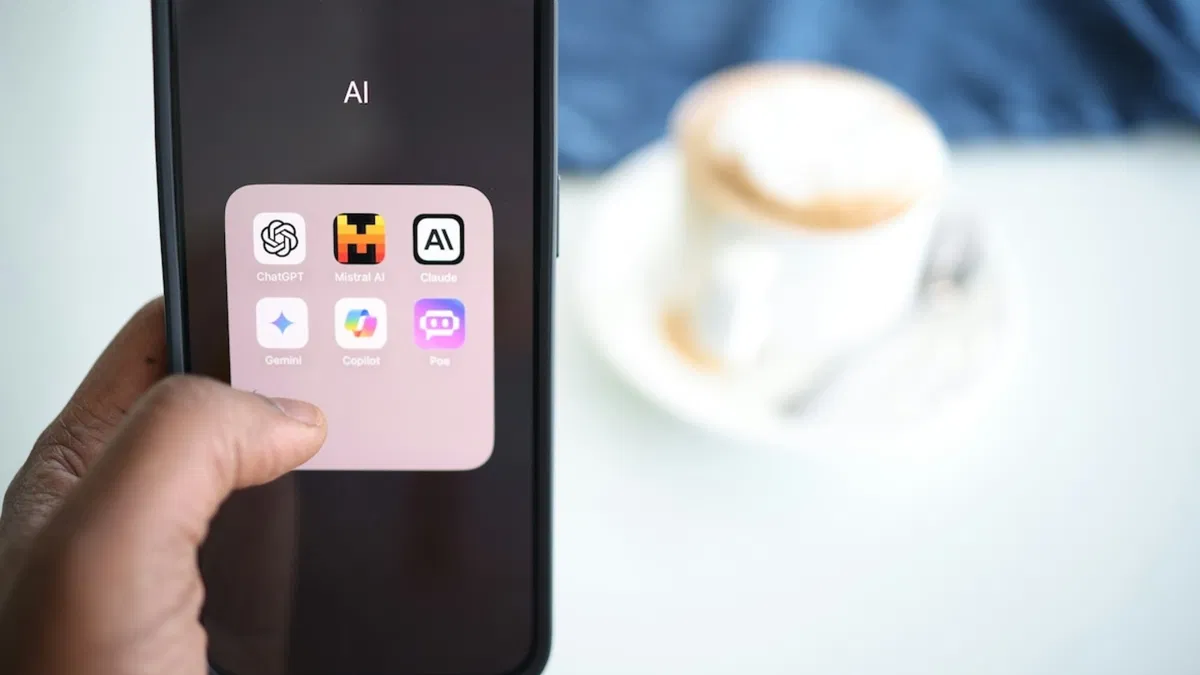 Alternativas a ChatGPT y Gemini sin límites: las mejores alternativas gratis con más funciones y menos