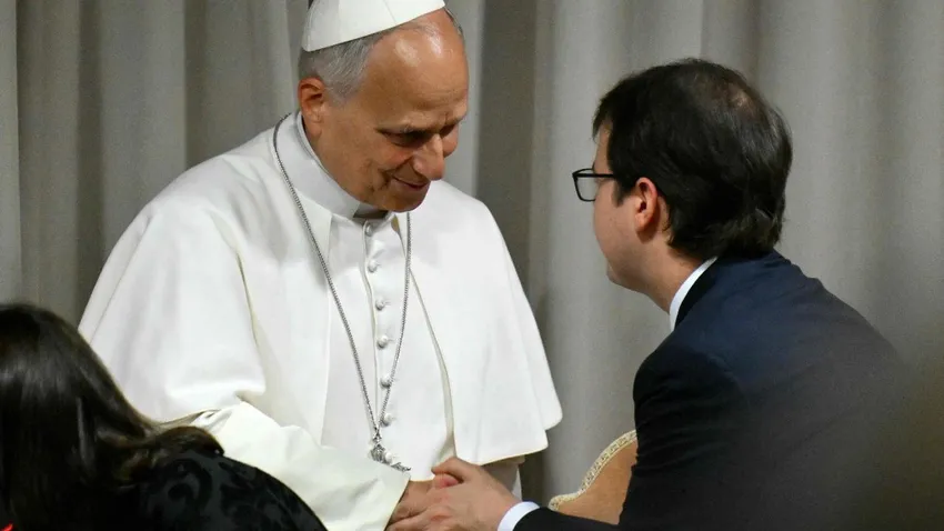 Christopher Olah: «En la IA encontramos cosas misteriosas, incluso inquietantes, estados que reflejan alegría, satisfacción, miedo, dolor e inquietud»
